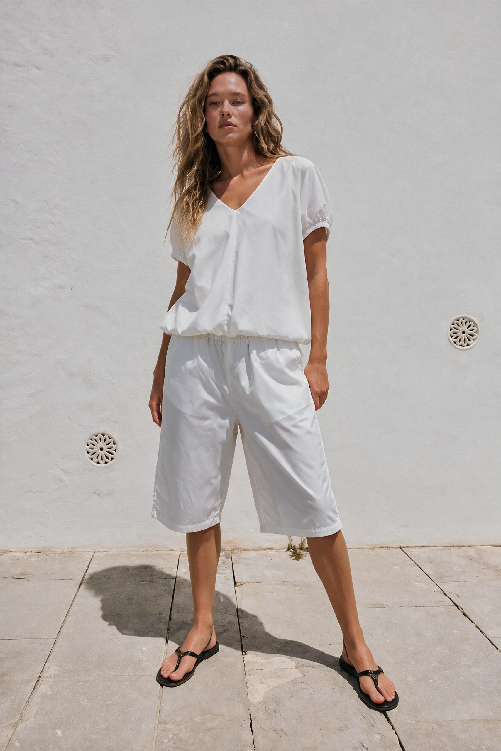 LOOK 4. bermuda amanah blanco, blusa amanah blanco 1 Bermuda Amanah - Imagen 1
